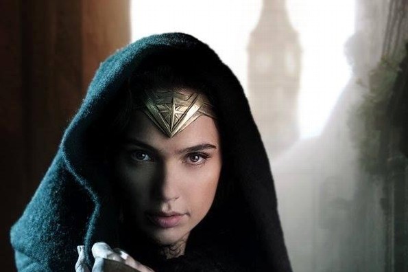 Gal Gadot Comparte Primera Foto Oficial De “la Mujer Maravilla” Fusión 90 1 Fm Siempre Buena