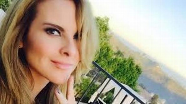 ¡Muy contenta! Kate del Castillo reaparece junto a sus papás