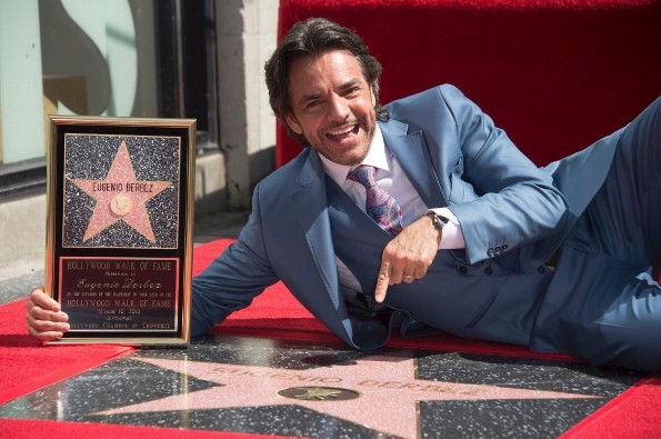 Eugenio Derbez recibe su estrella de la fama en Hollywood