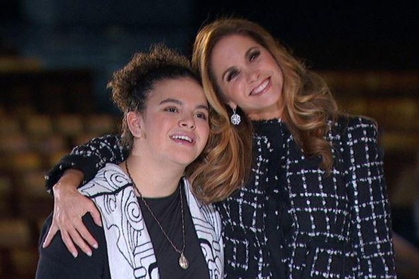 Lucero comparte foto de su infancia y luce igualita a su hija Lucerito (+foto)