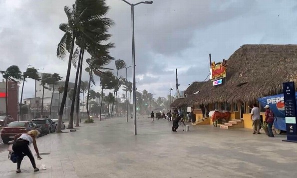 Imagen ¡Sorprendente tromba marina en las playas de Veracruz! (+Video)