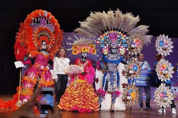 Realizan vistoso y colorido concurso de Catrinas (+fotos)