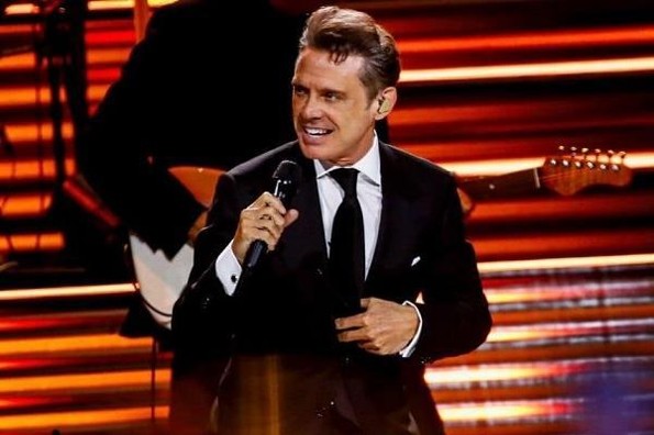 Luis Miguel arranca gira por México con un concierto privado