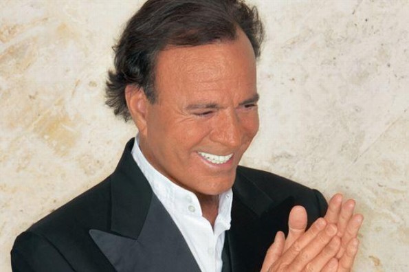 Julio Iglesias anuncia su bioserie de la mano de Netflix