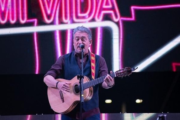 Raúl Ornelas enamora con su canto la Expo Ganadera Ylang Ylang (+fotos)