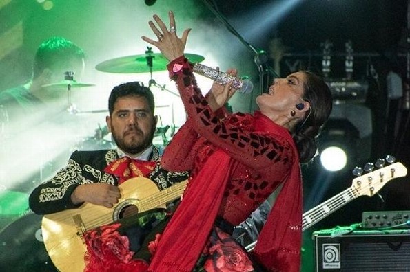 Veracruz cantó y bailó con Ana Bárbara en la Expo Ganadera Ylang Ylang (+fotos/videos) 
