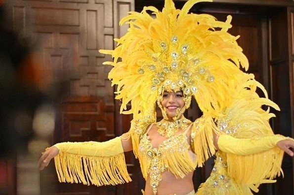 Rogger San Martín presenta su colección de Carnaval 