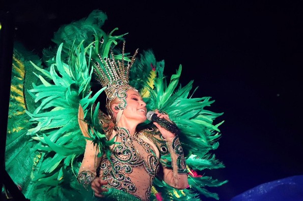 Yuri impacta con sus cambios de vestuario durante el desfile de Carnaval (video)