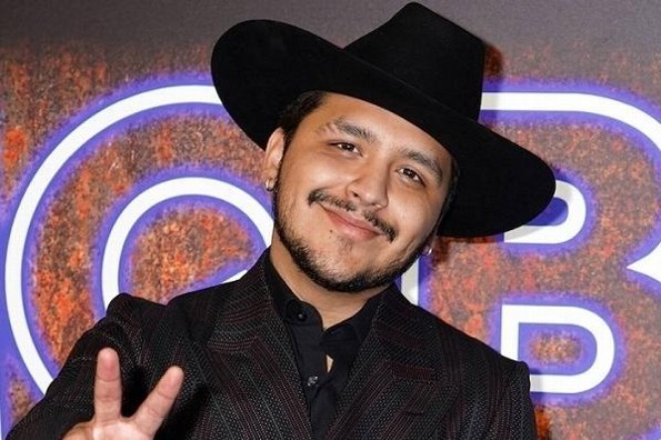 Christian Nodal, entre los 50 