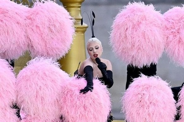 Lady Gaga pone el cabaret en la ceremonia inaugural de los Juegos Olímpicos de París (+video)