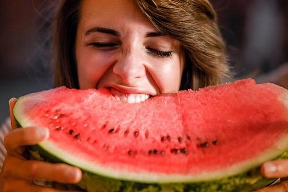 ¿Es recomendable comer sandía y melón en las noches?