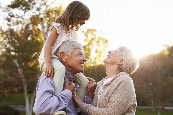 ¡Hoy es Día de los abuelos! Las mejores frases para enviarles con cariño