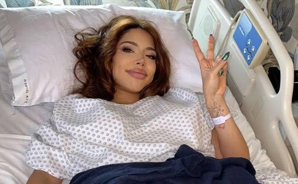 Yeri MUA comparte foto desde el hospital y alarma a sus fans (+video)