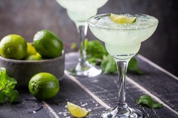 Qué bebida prefieres en Fiestas Patrias ¿Margarita o Paloma?