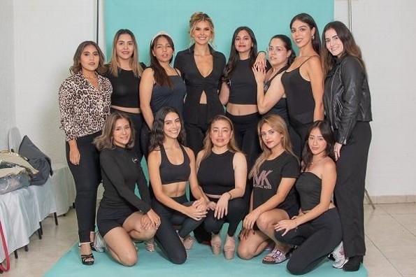 Reina de belleza imparte master class de pasarela a jovencitas veracruzanas (+fotos)