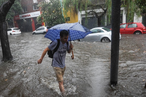 Consejos a tomar en cuenta cuando llueve mucho en casa y en la calle