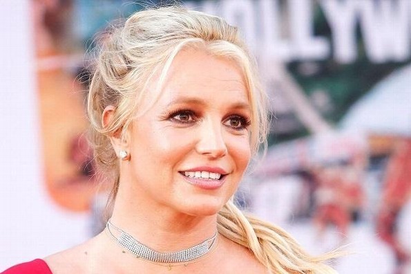 Britney Spears se casó ¡con ella misma!, no hubo víbora de la mar (+video)