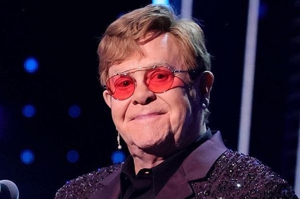 Elton John pierde la visión en uno de sus ojos