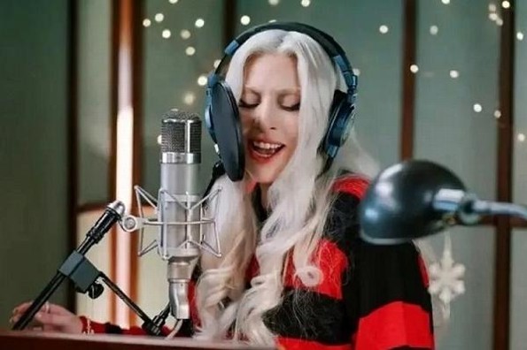 Lady Gaga lanza versión de 