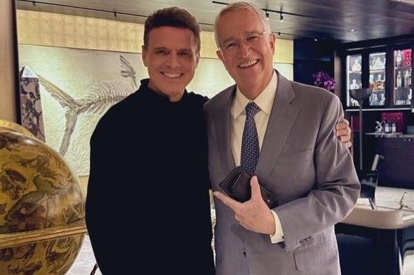 Ricardo Salinas presume que Luis Miguel fue a cenar a su casa