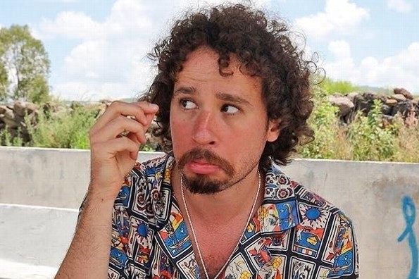 ¡Está que trina! Cobran a Luisito Comunica 2 mil pesos por corrida de taxi en Cancún