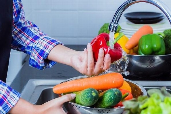 ¿Cómo desinfectar las frutas y verduras de manera segura?