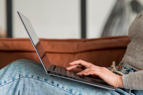 Cómo elegir entre una laptop con pantalla táctil y una tradicional