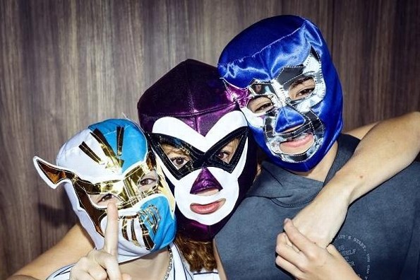 Shakira muestra su amor por México y utiliza máscara de luchador junto con sus hijos (+fotos)